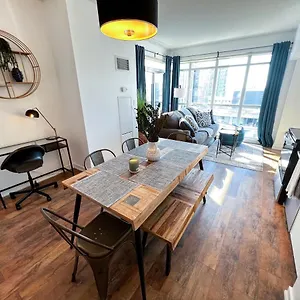Apartment Simply Comfort. Elegant Dan Lecki, Toronto