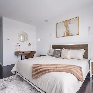 https://simply-comfort-fancy-downtown-apartment-toronto.niagara-fallshotels.com